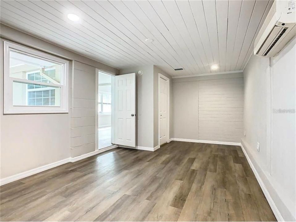 For Sale: $299,999 (3 beds, 1 baths, 1217 Square Feet)