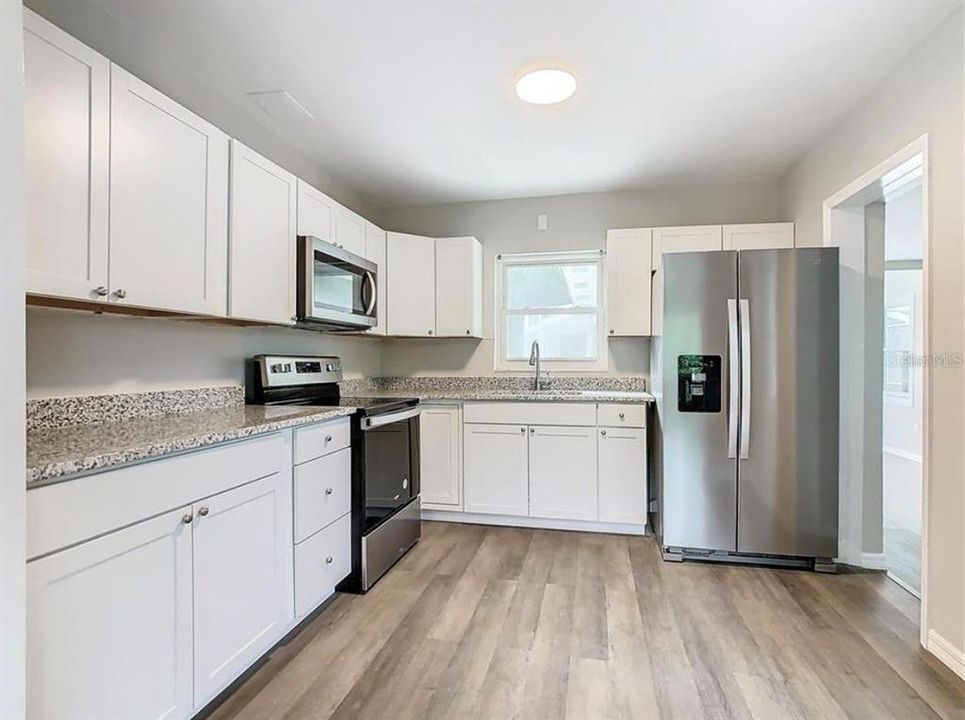 For Sale: $299,999 (3 beds, 1 baths, 1217 Square Feet)
