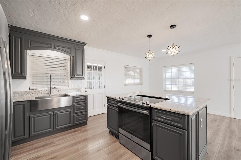 На продажу: $525,000 (3 спален, 2 ванн, 1080 Квадратных фут)