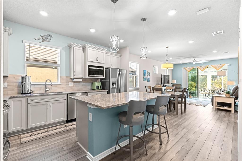 For Sale: $328,800 (2 beds, 2 baths, 1406 Square Feet)