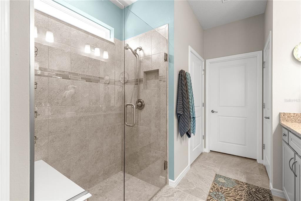 For Sale: $328,800 (2 beds, 2 baths, 1406 Square Feet)