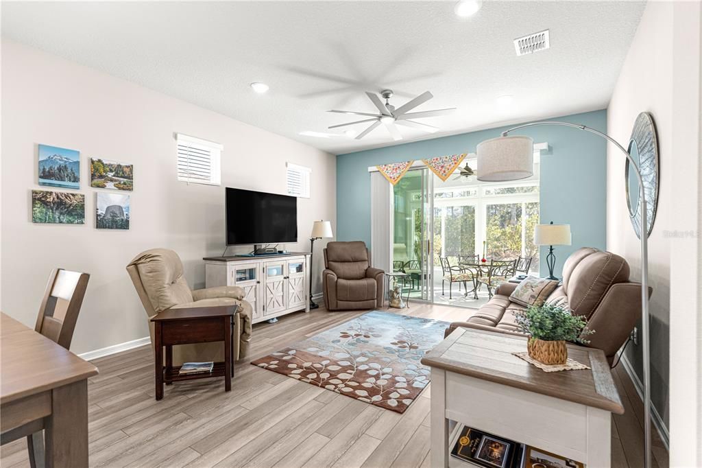 For Sale: $328,800 (2 beds, 2 baths, 1406 Square Feet)