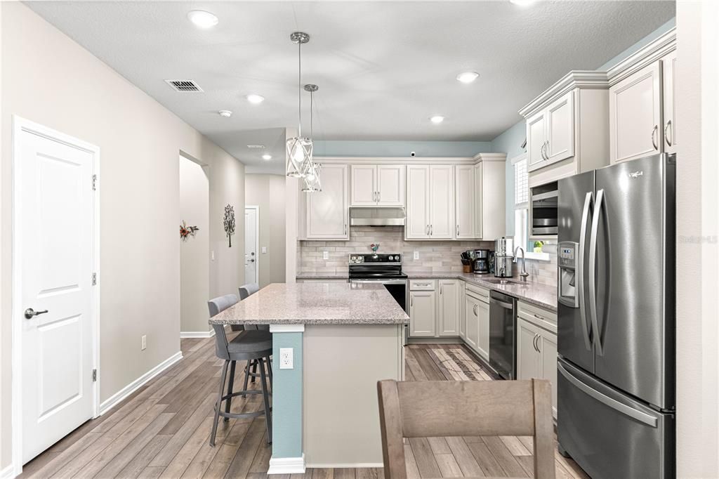 For Sale: $328,800 (2 beds, 2 baths, 1406 Square Feet)