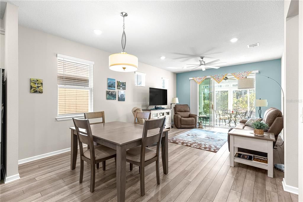 For Sale: $328,800 (2 beds, 2 baths, 1406 Square Feet)