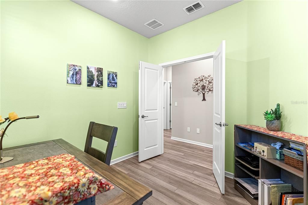 For Sale: $328,800 (2 beds, 2 baths, 1406 Square Feet)