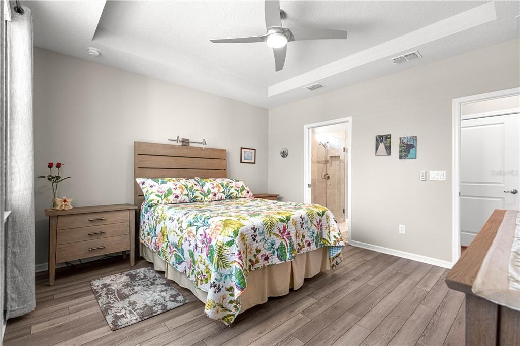 For Sale: $328,800 (2 beds, 2 baths, 1406 Square Feet)