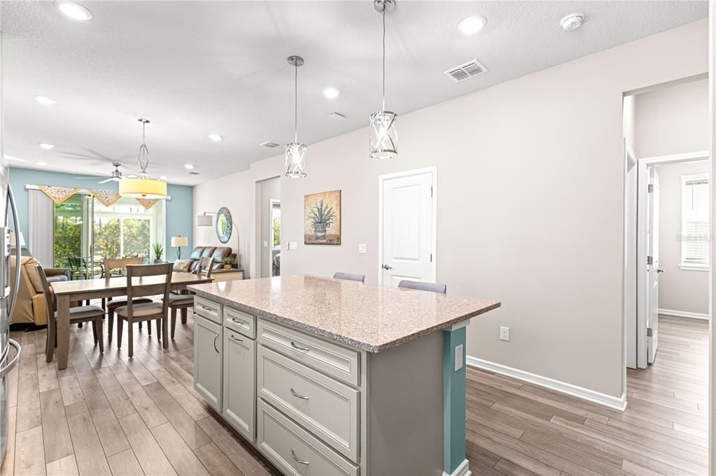 For Sale: $328,800 (2 beds, 2 baths, 1406 Square Feet)