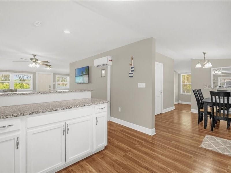 待售: $250,000 (2 贝兹, 1 浴室, 1024 平方英尺)