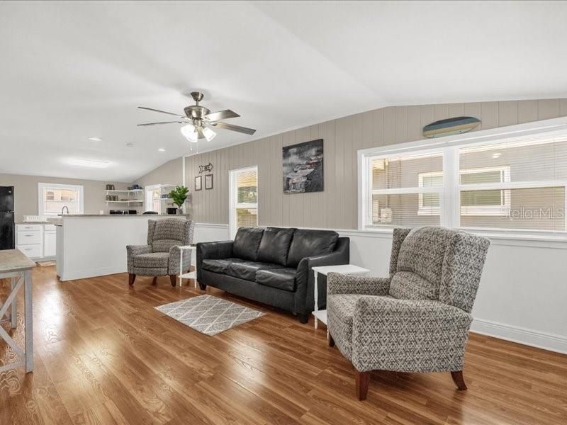 待售: $250,000 (2 贝兹, 1 浴室, 1024 平方英尺)