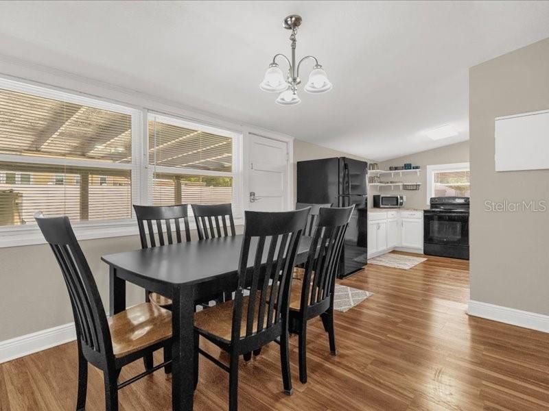 待售: $250,000 (2 贝兹, 1 浴室, 1024 平方英尺)