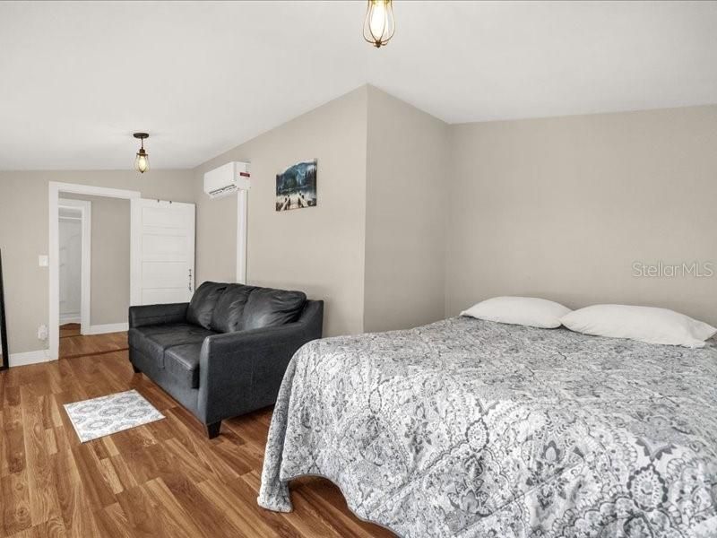 待售: $250,000 (2 贝兹, 1 浴室, 1024 平方英尺)