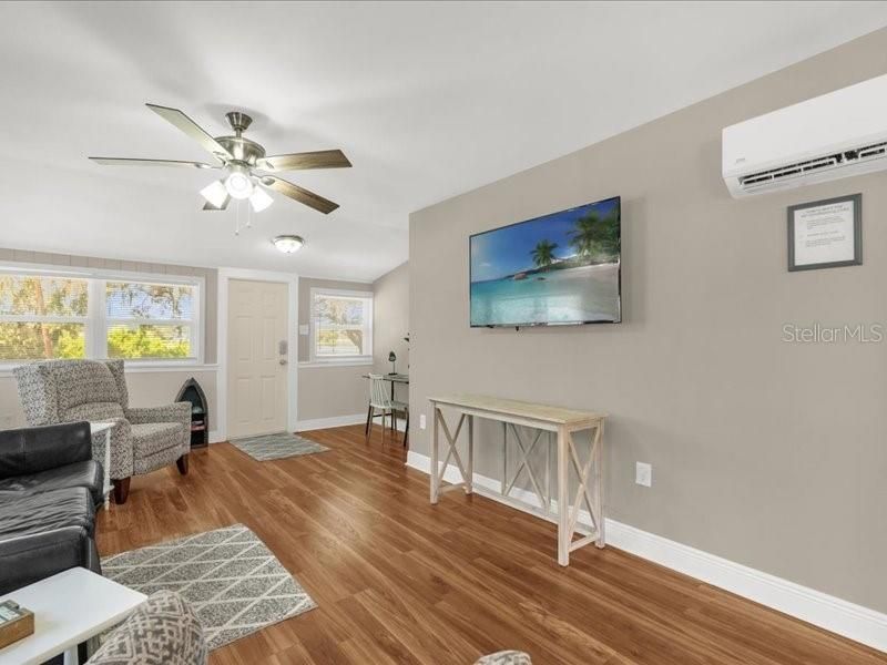 待售: $250,000 (2 贝兹, 1 浴室, 1024 平方英尺)