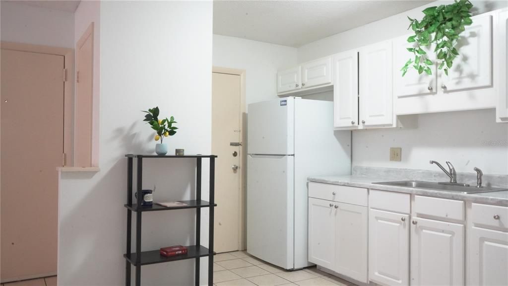 For Rent: $1,295 (2 beds, 1 baths, 787 Square Feet)