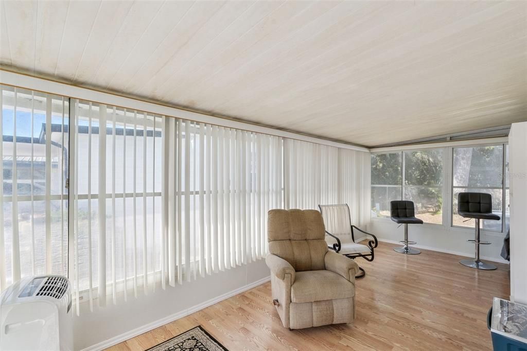 For Sale: $128,500 (2 beds, 2 baths, 1404 Square Feet)