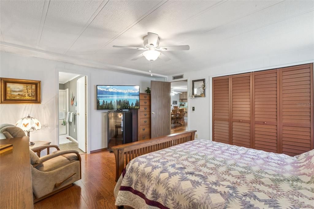 For Sale: $128,500 (2 beds, 2 baths, 1404 Square Feet)