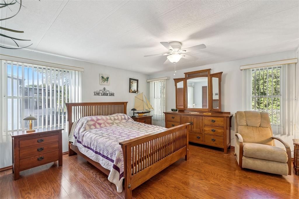 For Sale: $128,500 (2 beds, 2 baths, 1404 Square Feet)