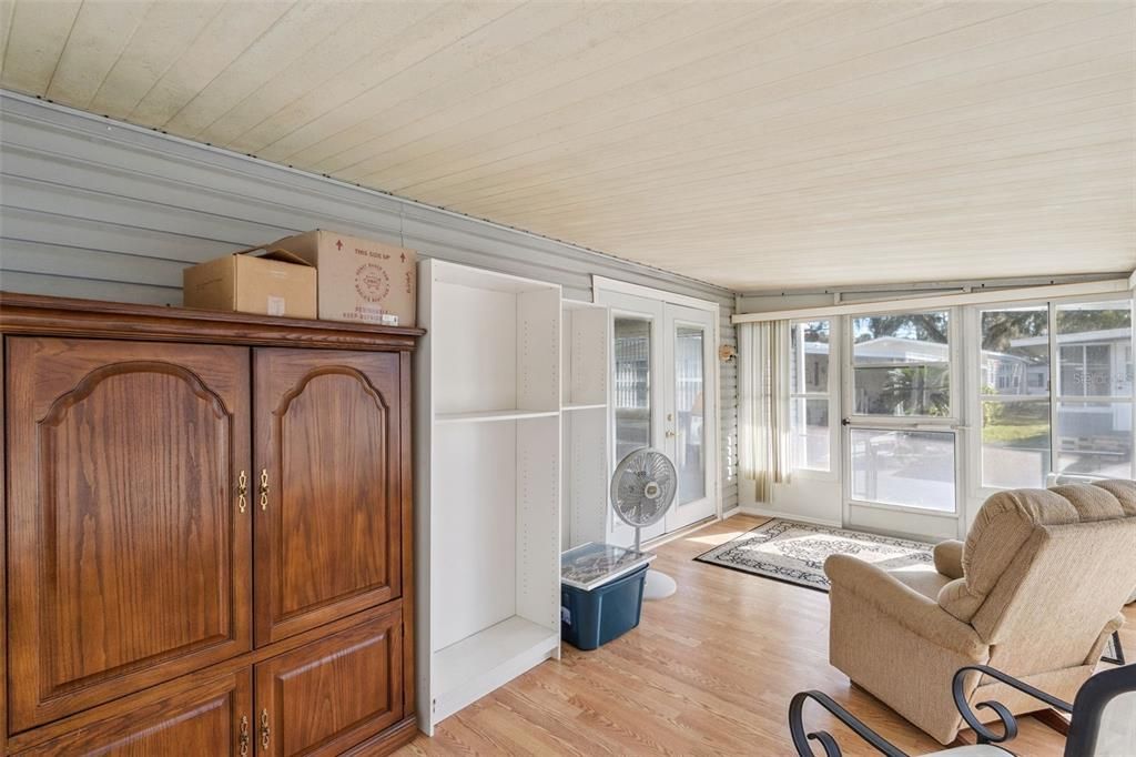 For Sale: $128,500 (2 beds, 2 baths, 1404 Square Feet)