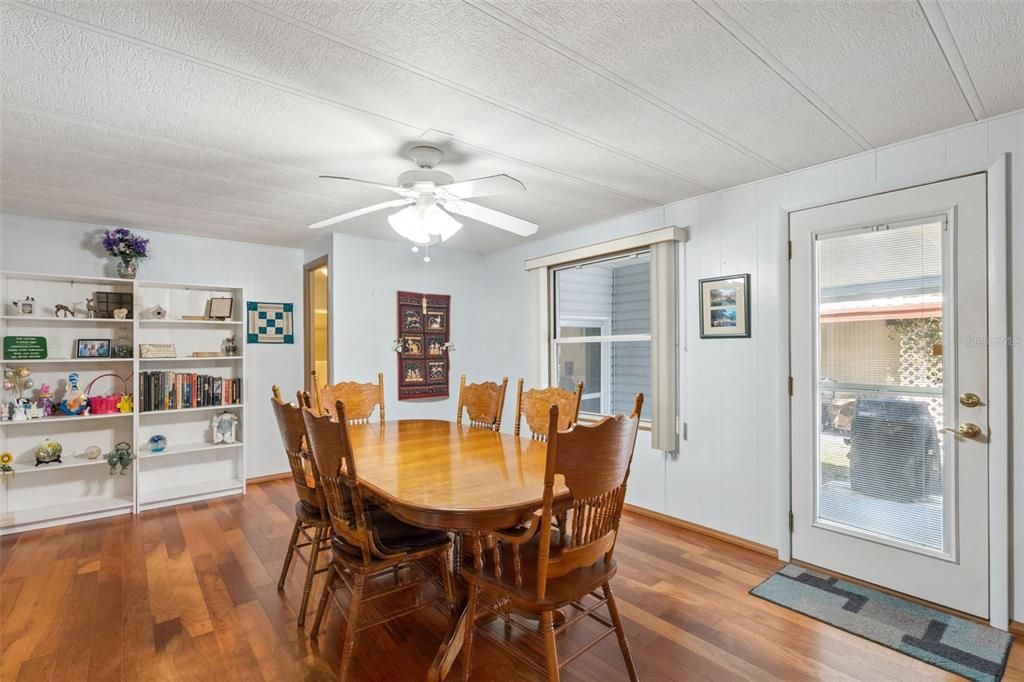 For Sale: $128,500 (2 beds, 2 baths, 1404 Square Feet)