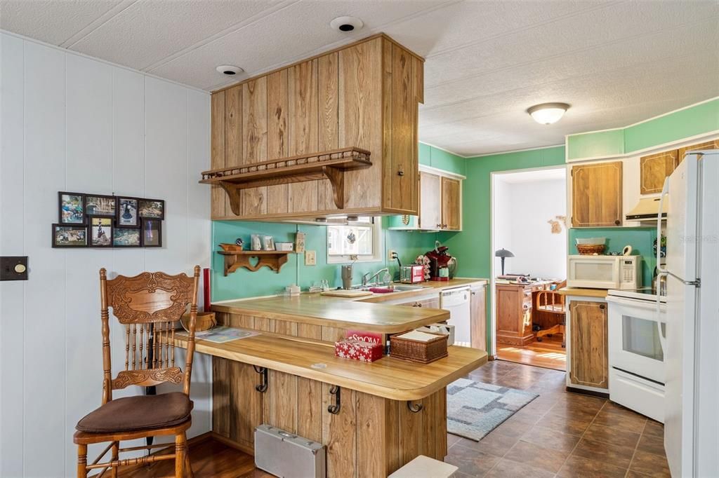 For Sale: $128,500 (2 beds, 2 baths, 1404 Square Feet)