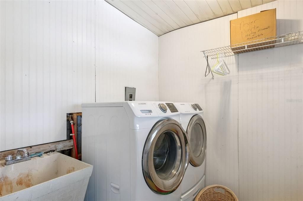 For Sale: $128,500 (2 beds, 2 baths, 1404 Square Feet)