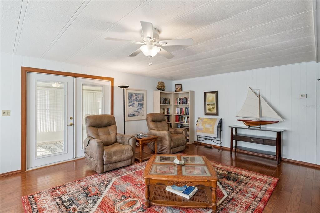 For Sale: $128,500 (2 beds, 2 baths, 1404 Square Feet)