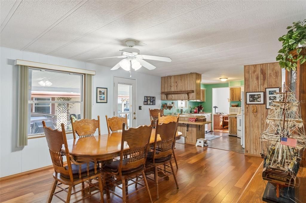 For Sale: $128,500 (2 beds, 2 baths, 1404 Square Feet)