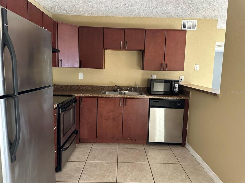 В аренду: $1,400 (2 спален, 1 ванн, 800 Квадратных фут)