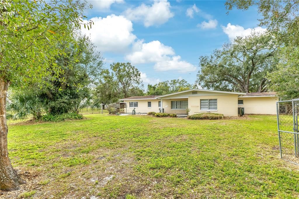 For Sale: $475,000 (3 beds, 2 baths, 2027 Square Feet)