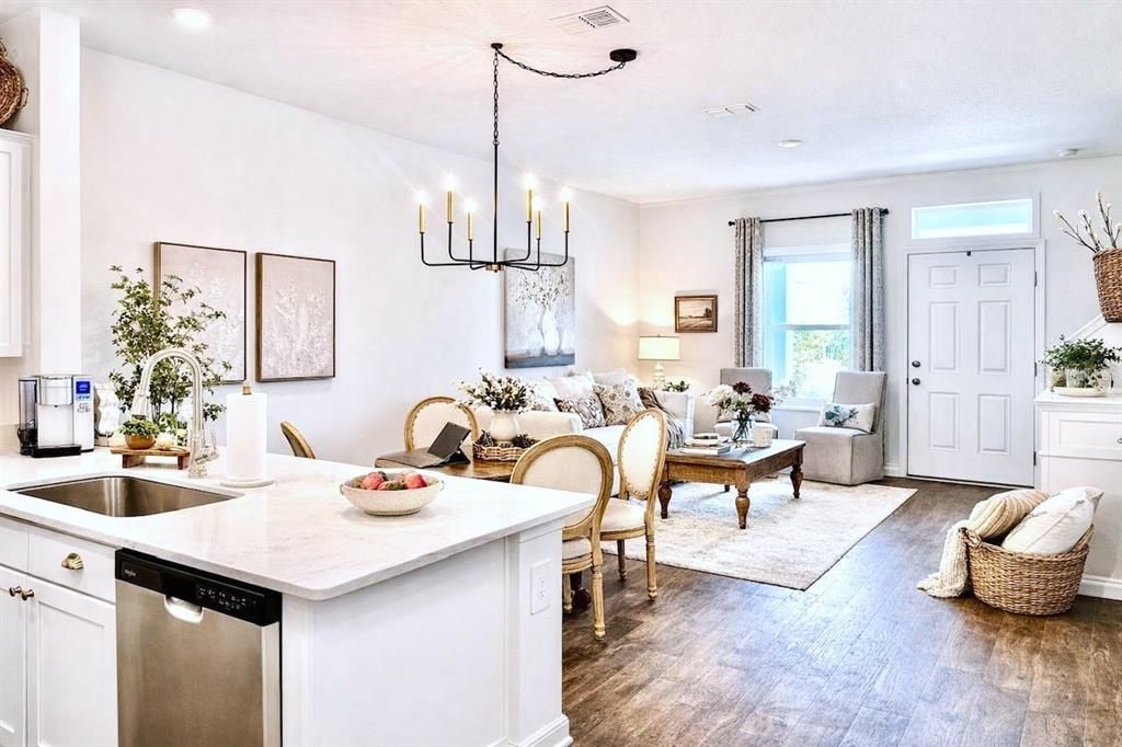 For Sale: $239,000 (2 beds, 2 baths, 1167 Square Feet)