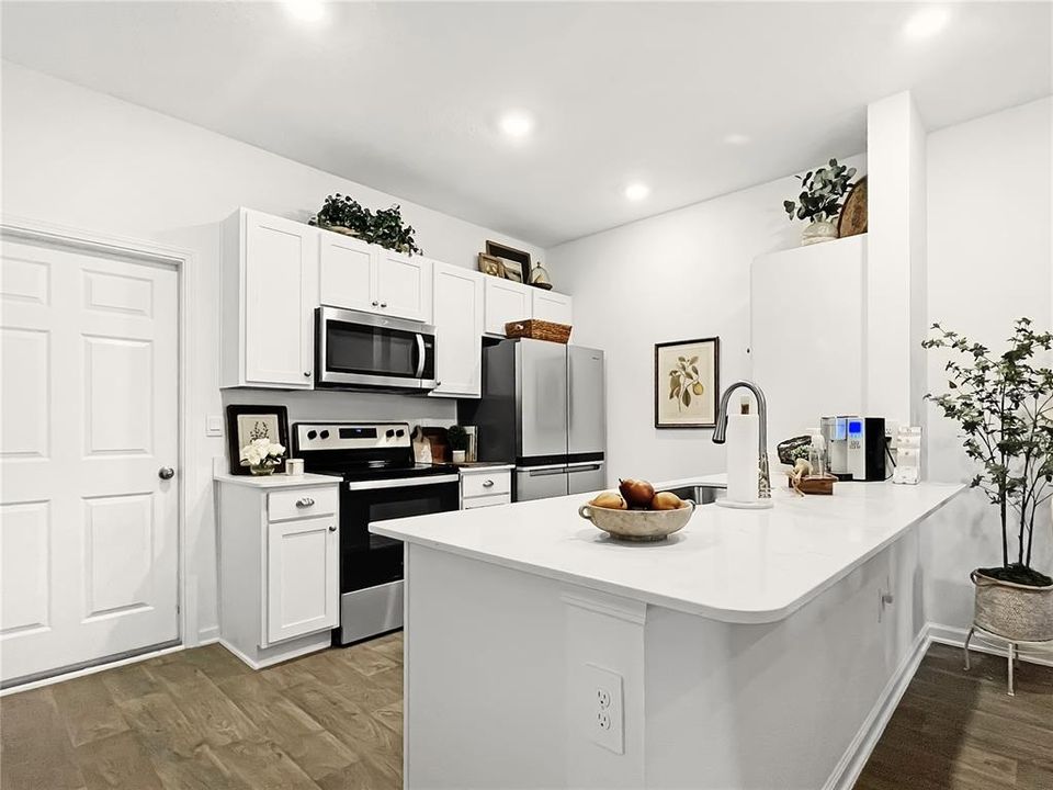 For Sale: $239,000 (2 beds, 2 baths, 1167 Square Feet)