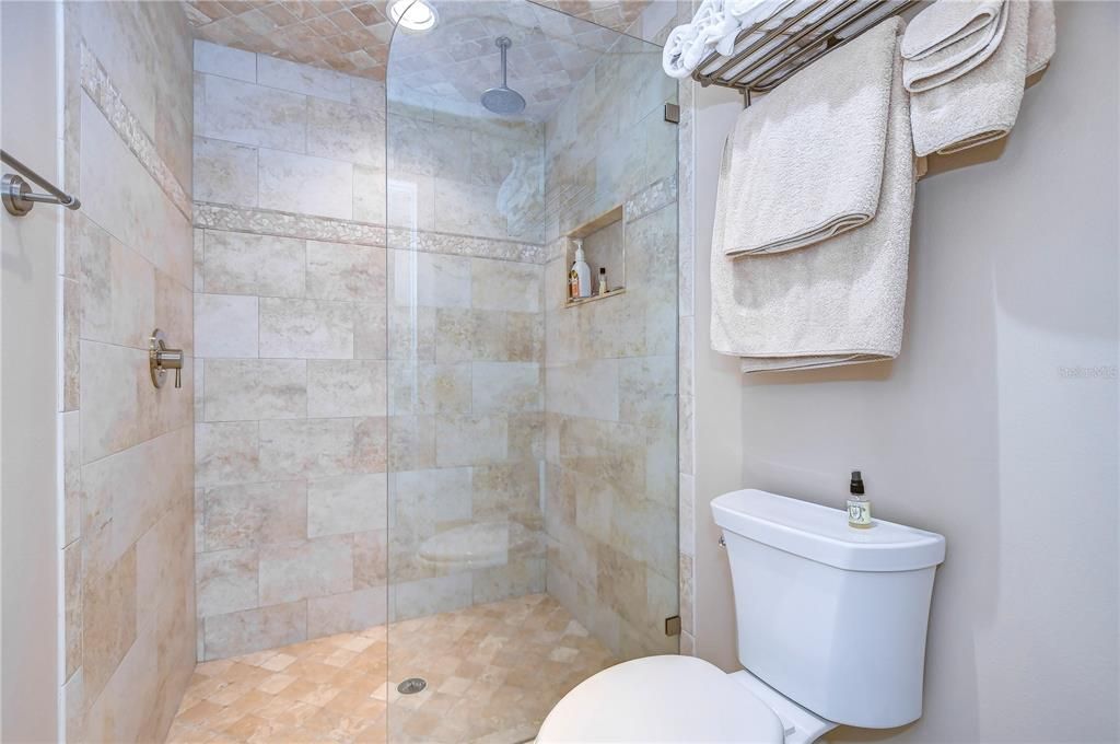 For Sale: $260,000 (3 beds, 3 baths, 1519 Square Feet)