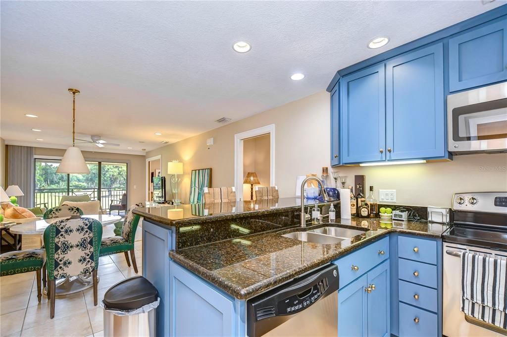 For Sale: $260,000 (3 beds, 3 baths, 1519 Square Feet)