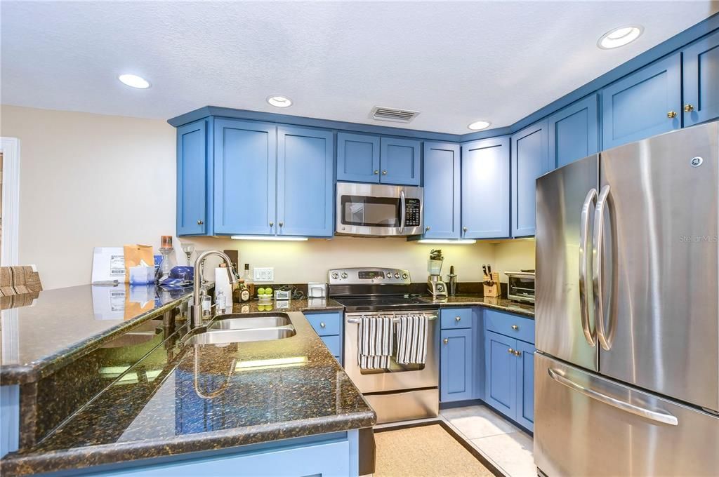 For Sale: $260,000 (3 beds, 3 baths, 1519 Square Feet)