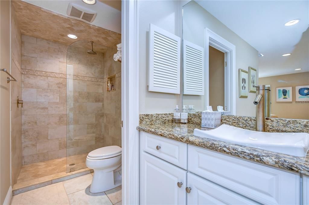 For Sale: $260,000 (3 beds, 3 baths, 1519 Square Feet)