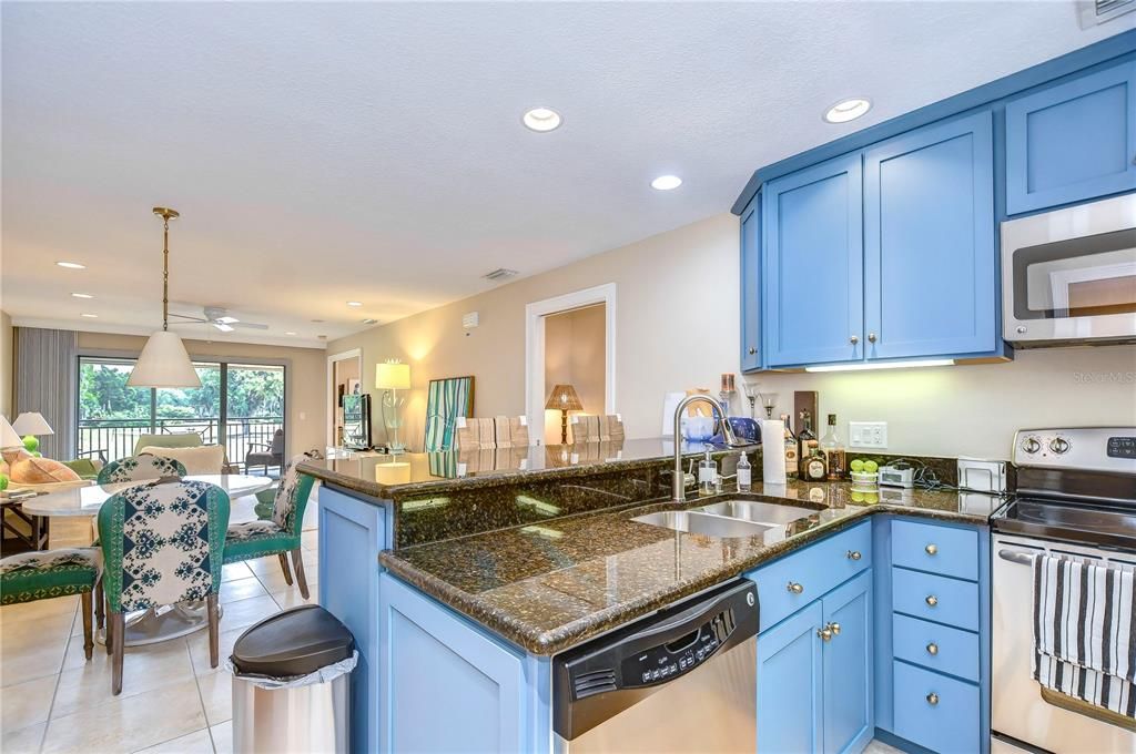 For Sale: $260,000 (3 beds, 3 baths, 1519 Square Feet)