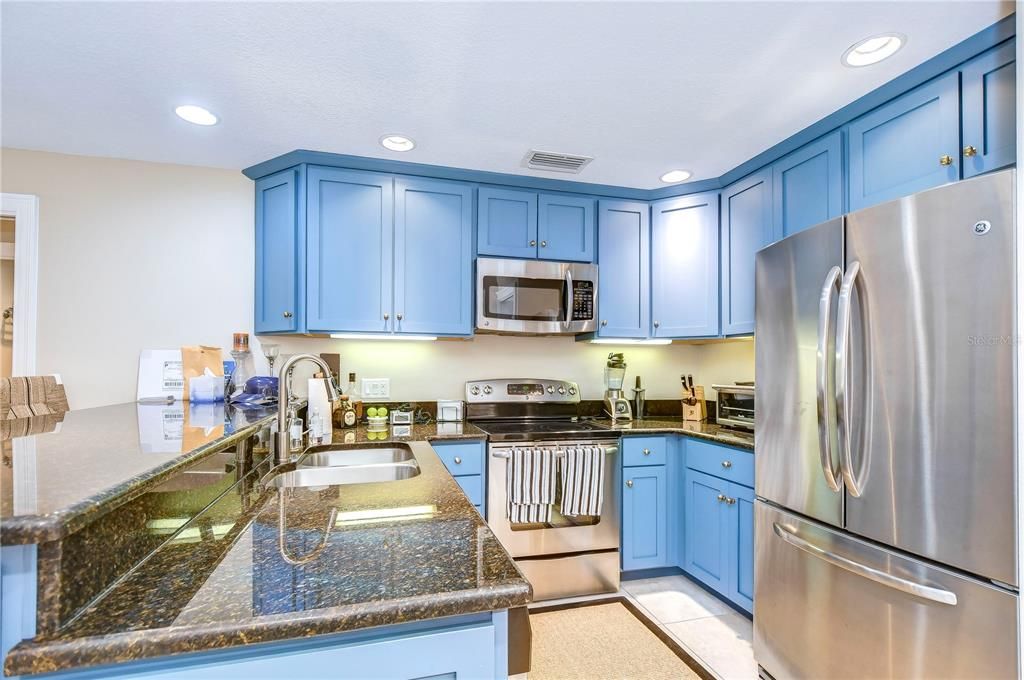 For Sale: $260,000 (3 beds, 3 baths, 1519 Square Feet)