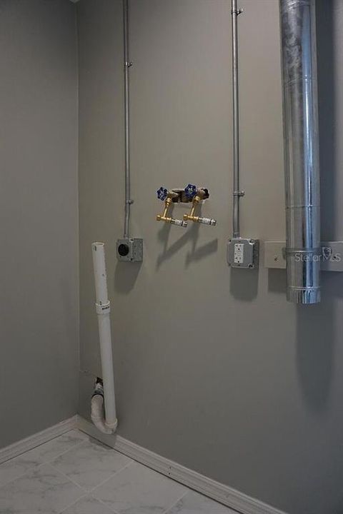 В аренду: $1,850 (2 спален, 2 ванн, 907 Квадратных фут)