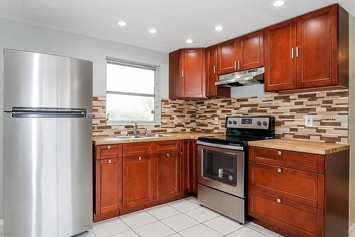 В аренду: $1,850 (2 спален, 2 ванн, 907 Квадратных фут)