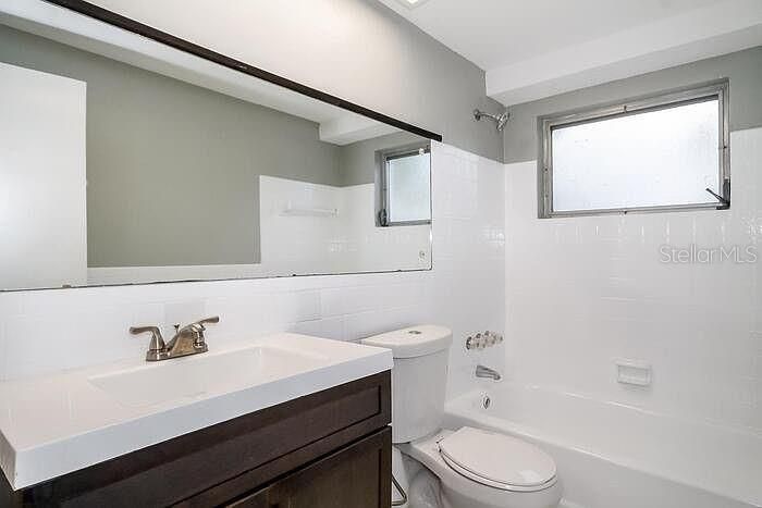 В аренду: $1,850 (2 спален, 2 ванн, 907 Квадратных фут)