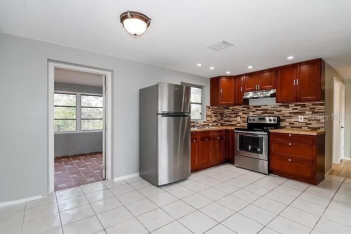 В аренду: $1,850 (2 спален, 2 ванн, 907 Квадратных фут)