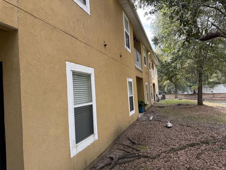 For Sale: $115,000 (2 beds, 2 baths, 940 Square Feet)