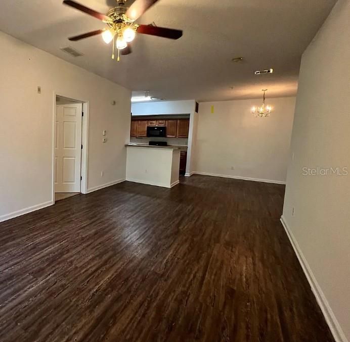 For Sale: $115,000 (2 beds, 2 baths, 940 Square Feet)