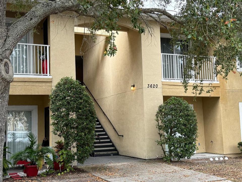 For Sale: $115,000 (2 beds, 2 baths, 940 Square Feet)