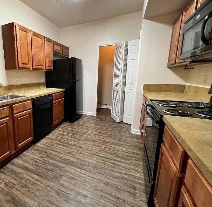 For Sale: $115,000 (2 beds, 2 baths, 940 Square Feet)