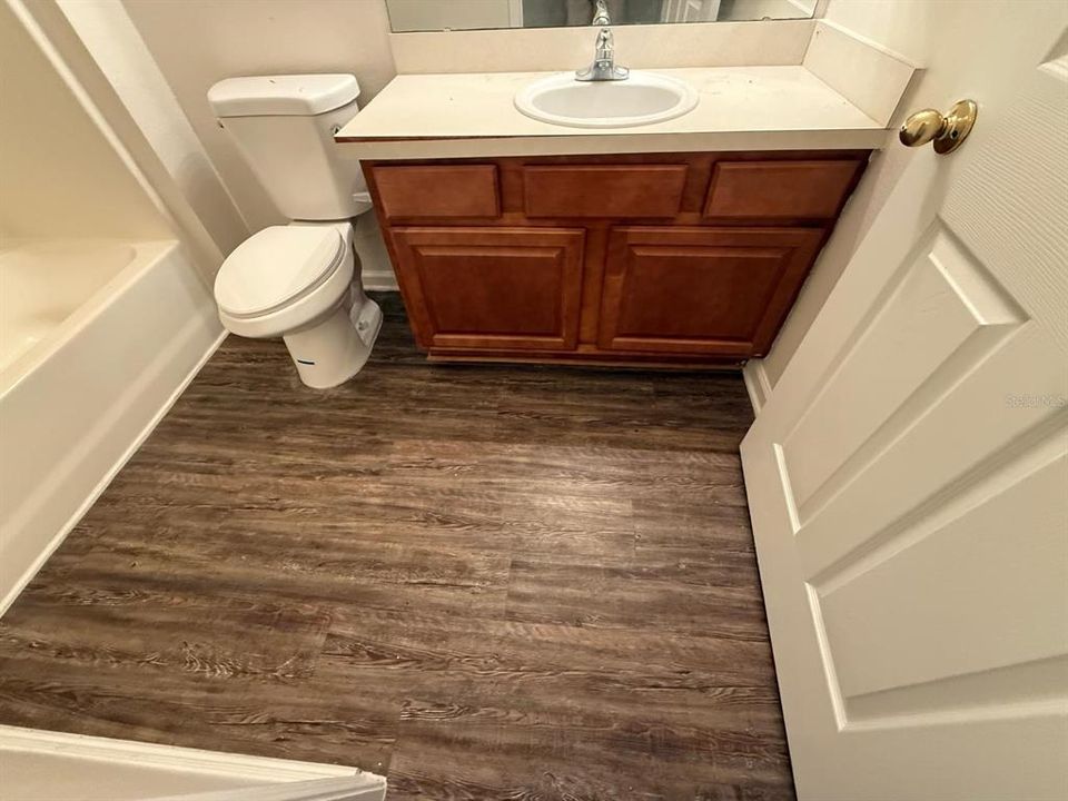 For Sale: $115,000 (2 beds, 2 baths, 940 Square Feet)