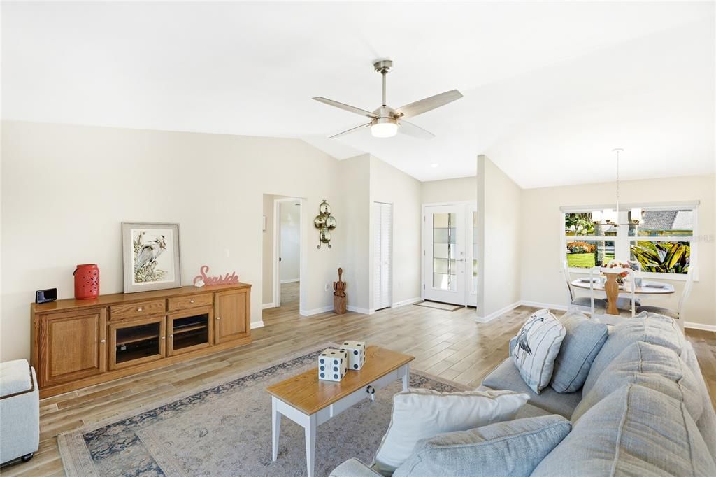 待售: $749,900 (3 贝兹, 2 浴室, 1544 平方英尺)