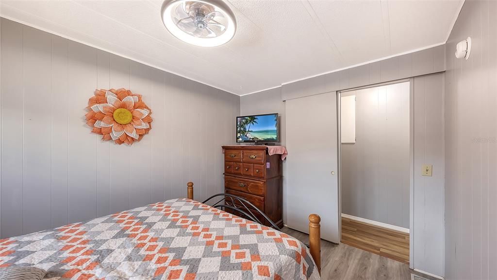 For Sale: $124,900 (2 beds, 2 baths, 960 Square Feet)