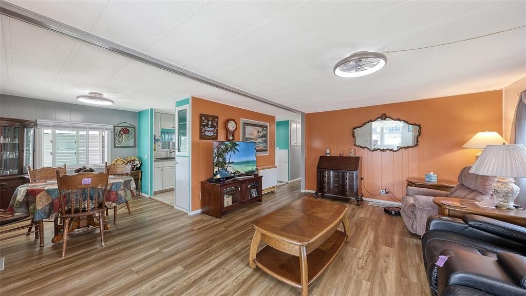 For Sale: $124,900 (2 beds, 2 baths, 960 Square Feet)