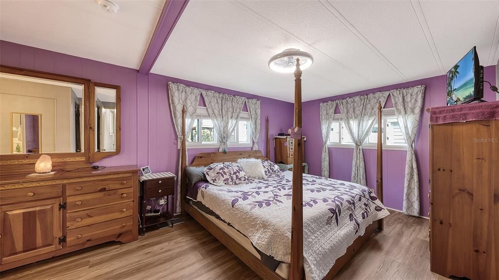 For Sale: $124,900 (2 beds, 2 baths, 960 Square Feet)