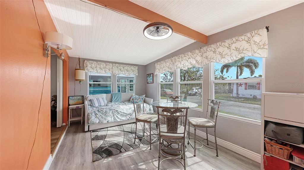 For Sale: $124,900 (2 beds, 2 baths, 960 Square Feet)